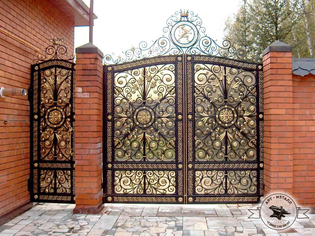 Ворота с калиткой - 110 фото красивого дизайна и советы по выбору материалов