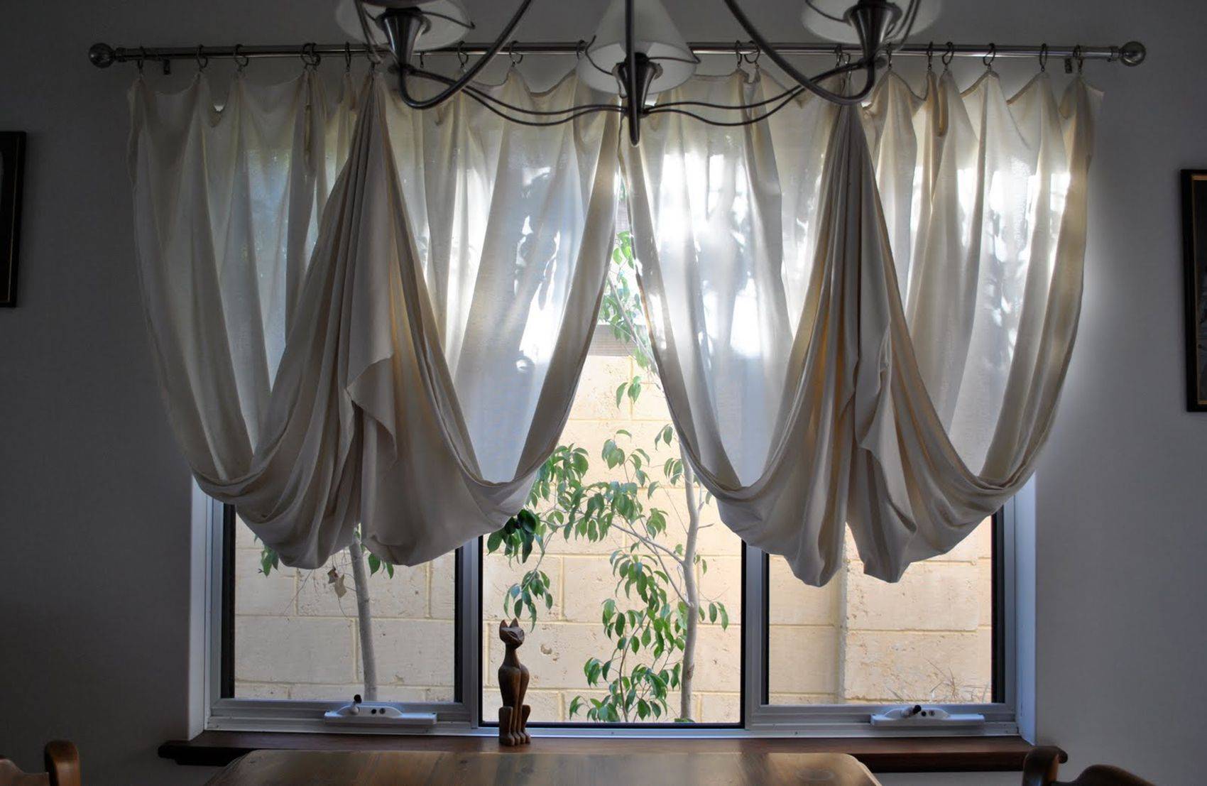 Как красиво повесить шторы в обычной квартире, в зале, на окнах, на кухне