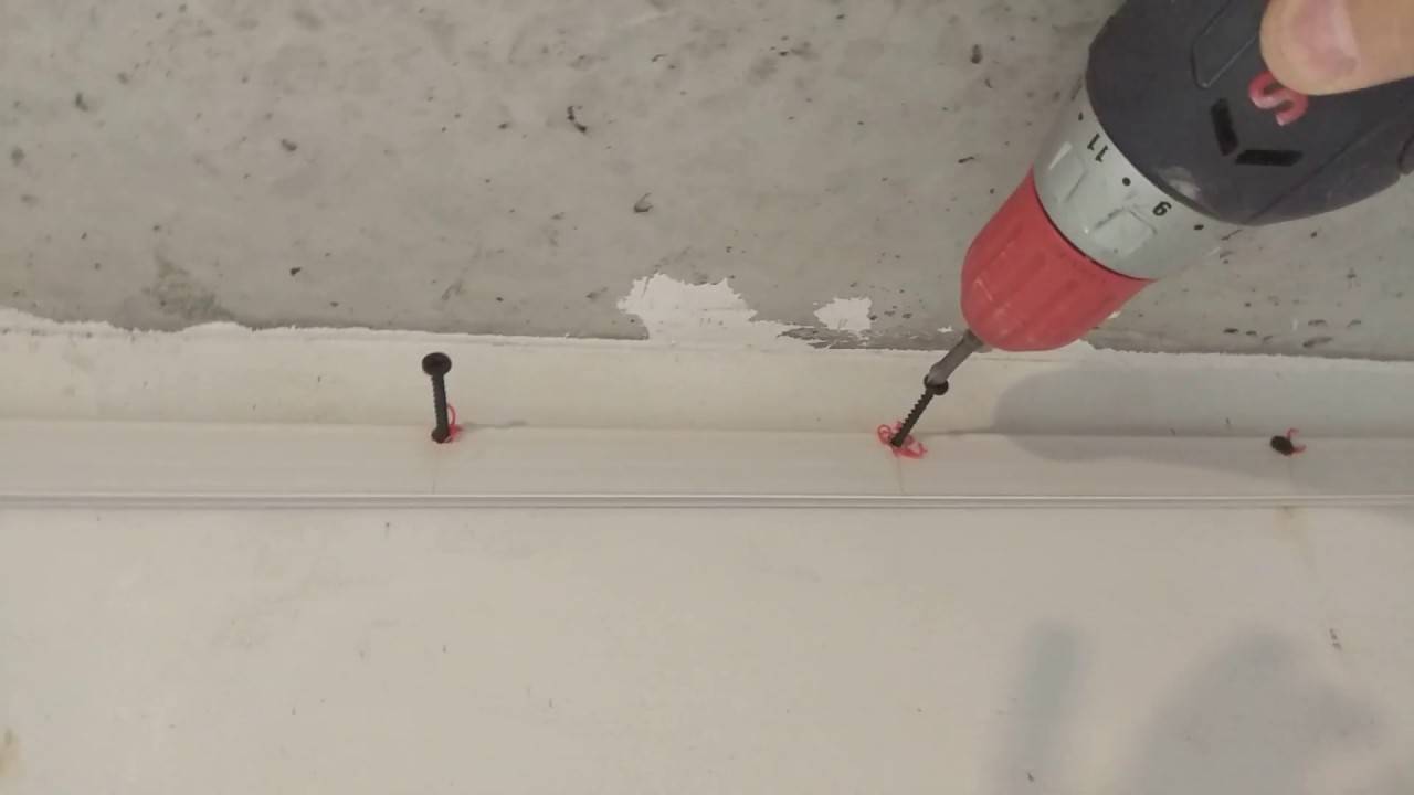 Способы крепления натяжного потолка к потолку