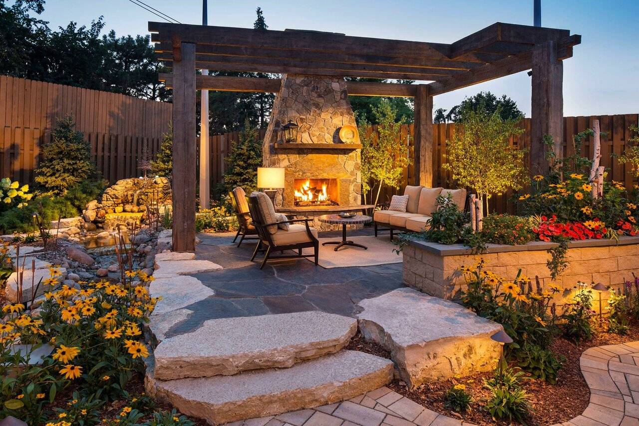 Патио на даче своими руками: варианты дизайна зоны отдыха, как сделать дворик за домом из камня и дерева