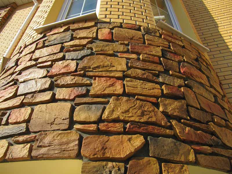Отделка натуральным камнем – свойства камня, технология облицовки фасада дома и стен квартиры, фото, видео
