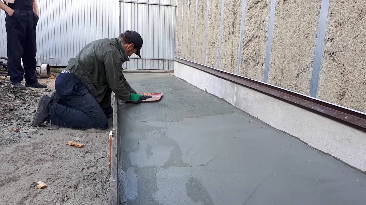Чем покрыть бетонную отмостку вокруг дома