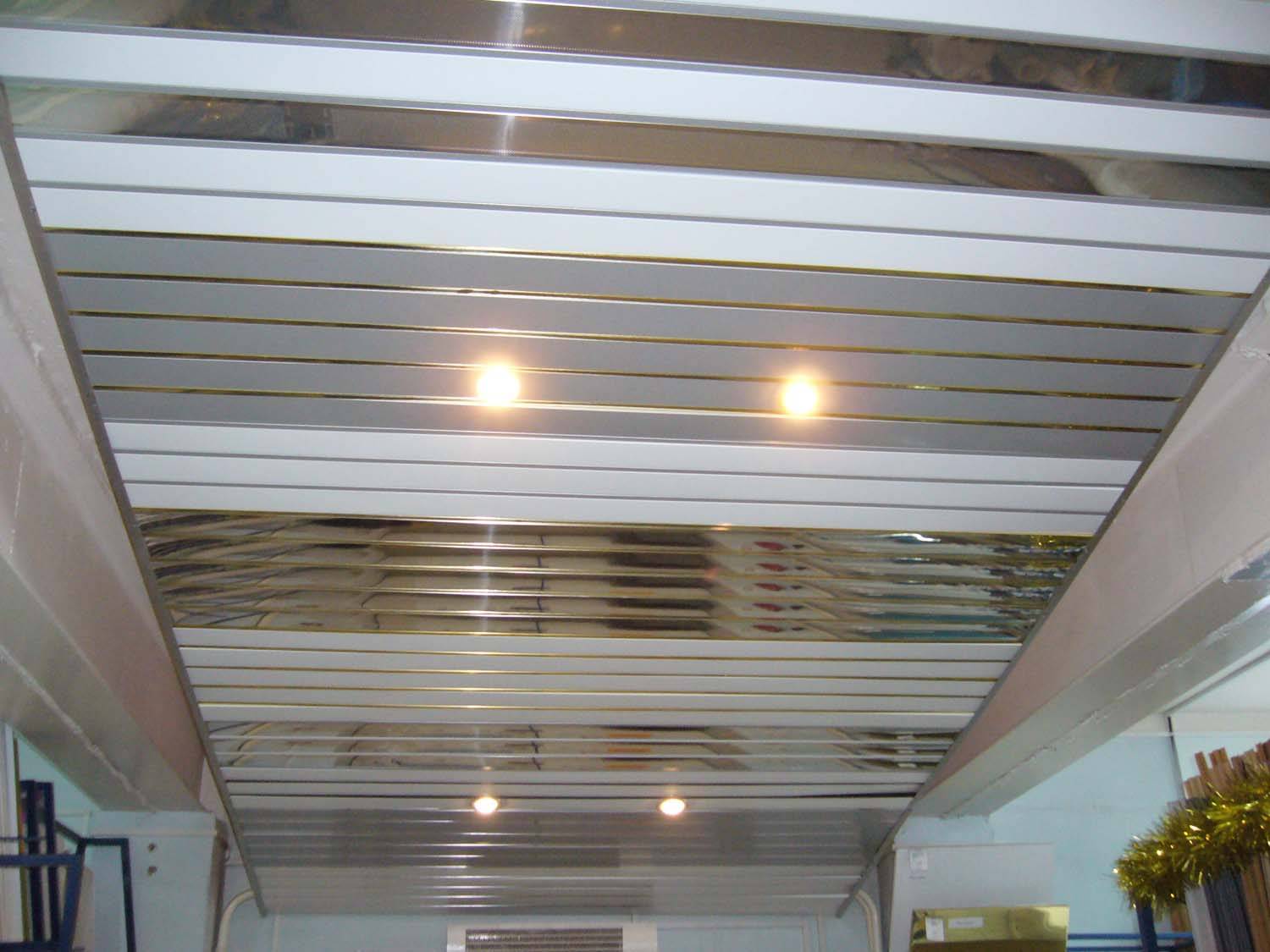 Потолок на кухне реечный: подвесной, пластиковый, фото, своими руками
