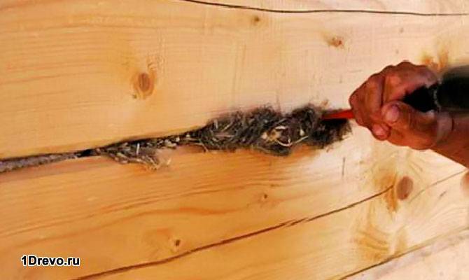 Как правильно конопатить дом из бруса и трещины в срубе