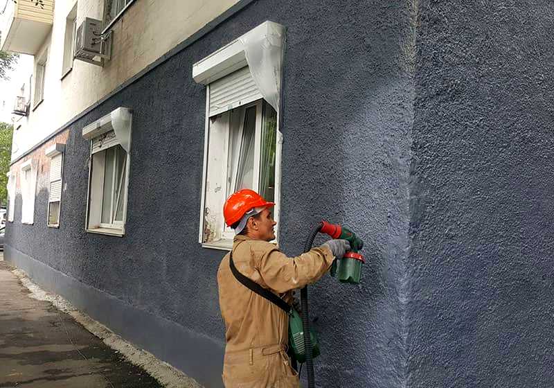 Покраска фасада дома своими руками с фото и видео