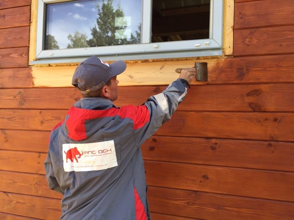 Чем покрасить деревянный дом снаружи своими руками: выбор краски | онлайн-журнал о ремонте и дизайне