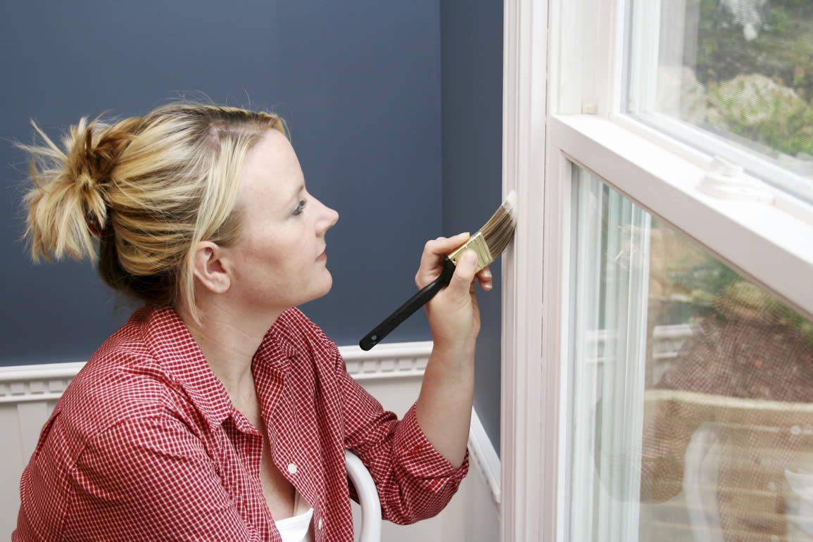 Как обработать и покрасить деревянные окна: чем лучше отделать, инструкция