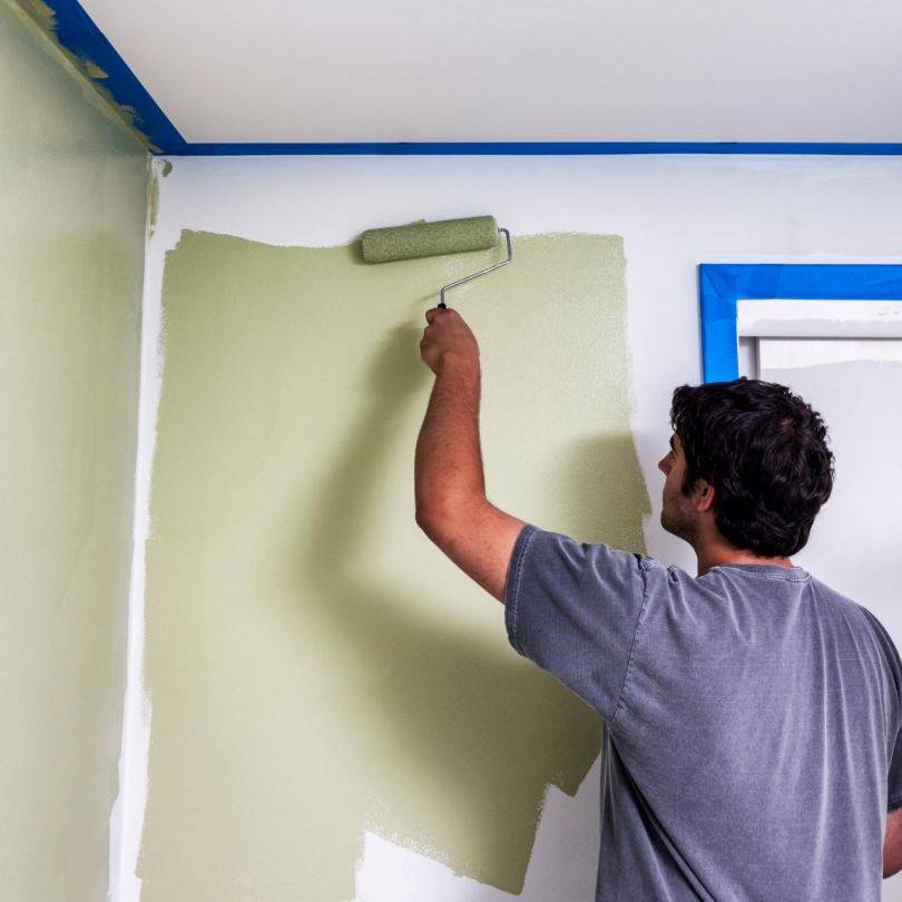 Как правильно покрасить стены водоэмульсионной краской?