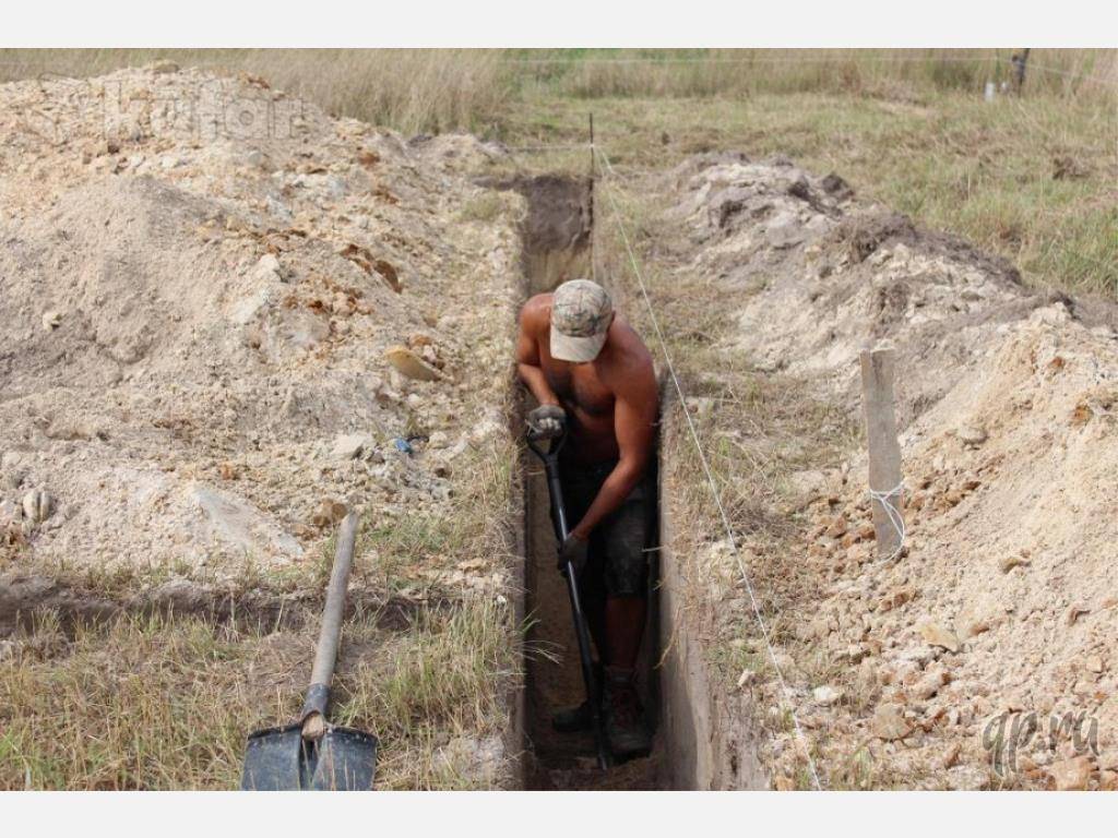 Сколько стоит выкопать траншею под фундамент или канализацию?