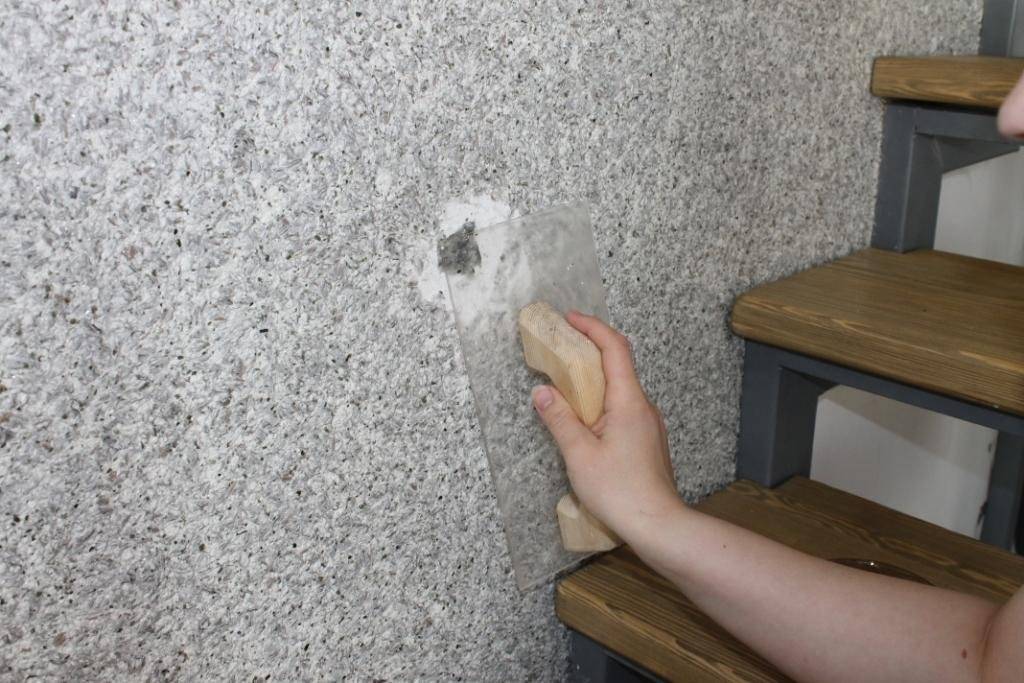 Рекомендации специалистов, как быстро и легко убрать жидкие обои со стены
