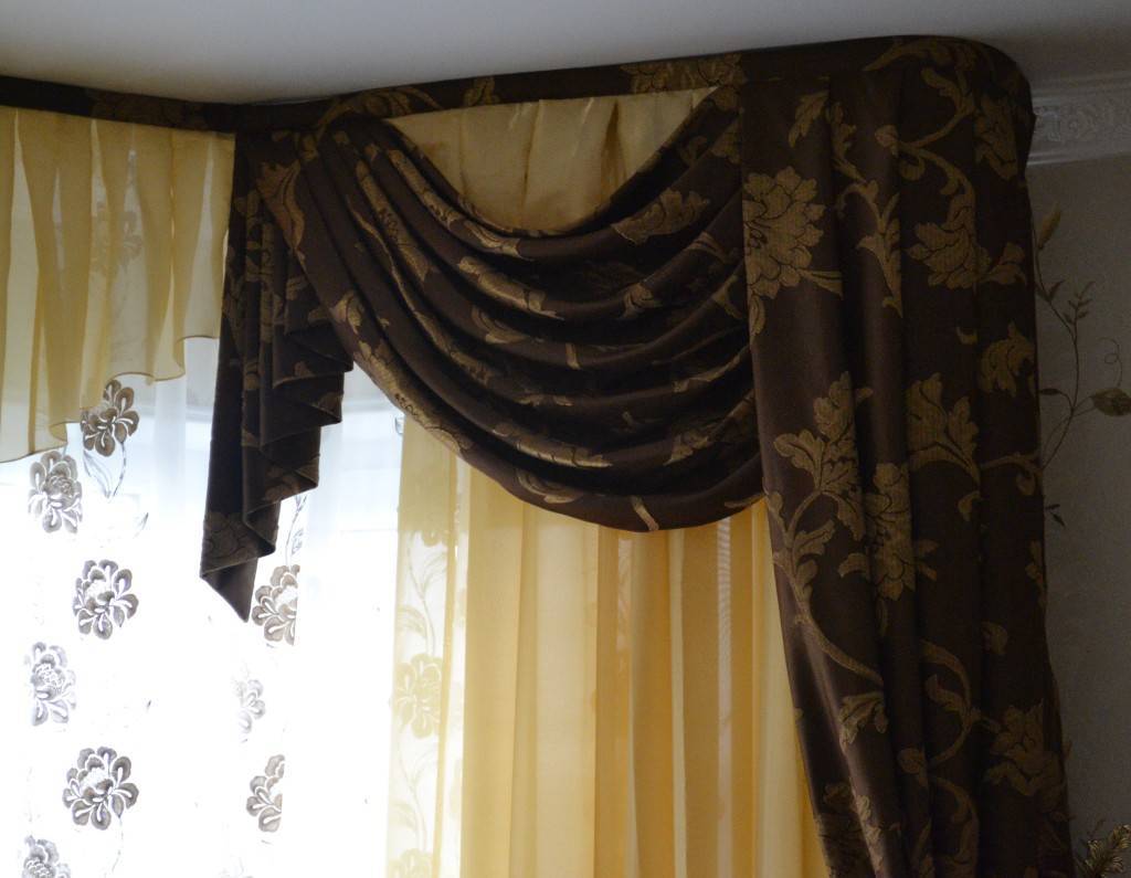 Ламбрекены для зала, красивые шторы в гостиную в современном стиле
 - 43 фото