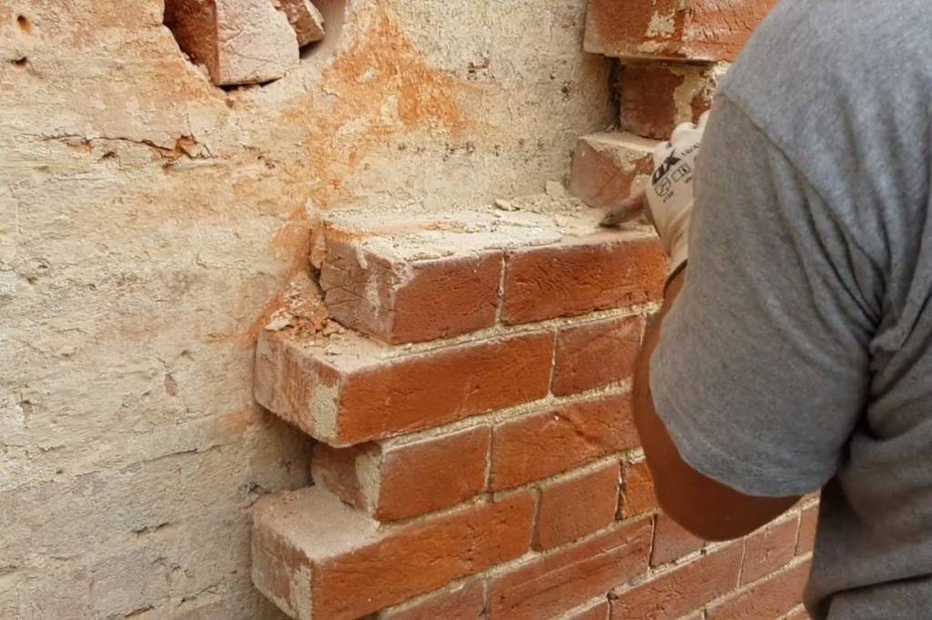 Демонтаж кирпичных стен и перегородок - ремонт и стройка