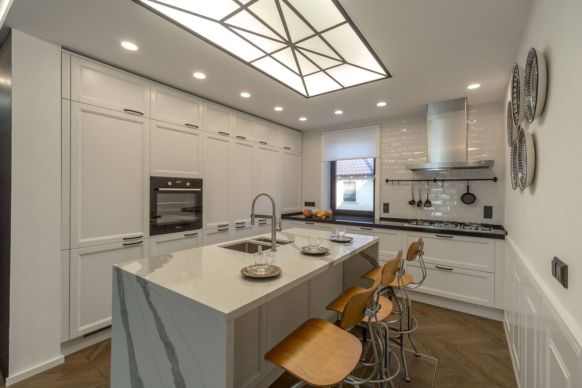 Как организовать освещение на кухне с натяжным потолком?