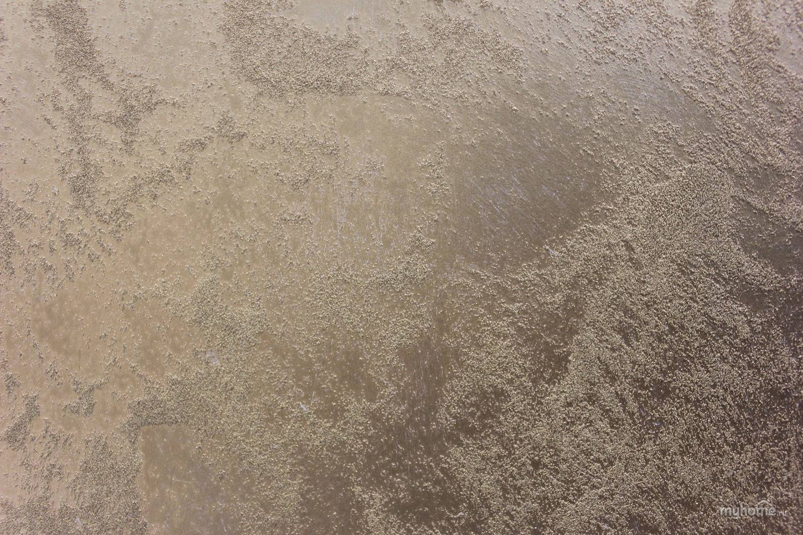 Декоративная штукатурка песок, как наносить краску, штукатурка с песком в интерьере бежево-золотого цвета