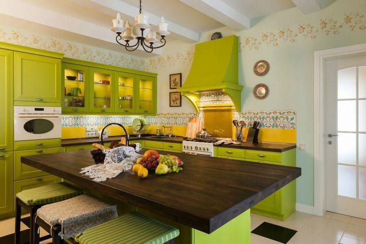 Салатовая кухня: сочетания, выбор штор и отделки, подборка фото