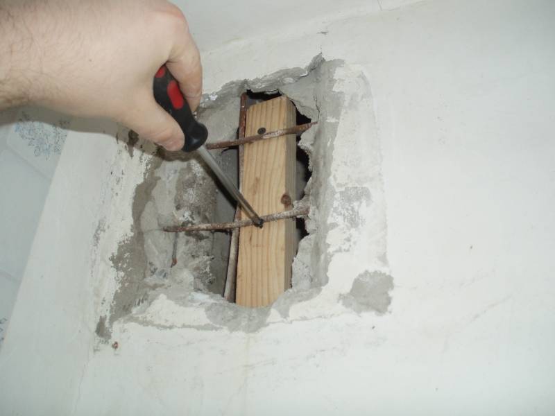 Как заделать дыру в бетонной стене?