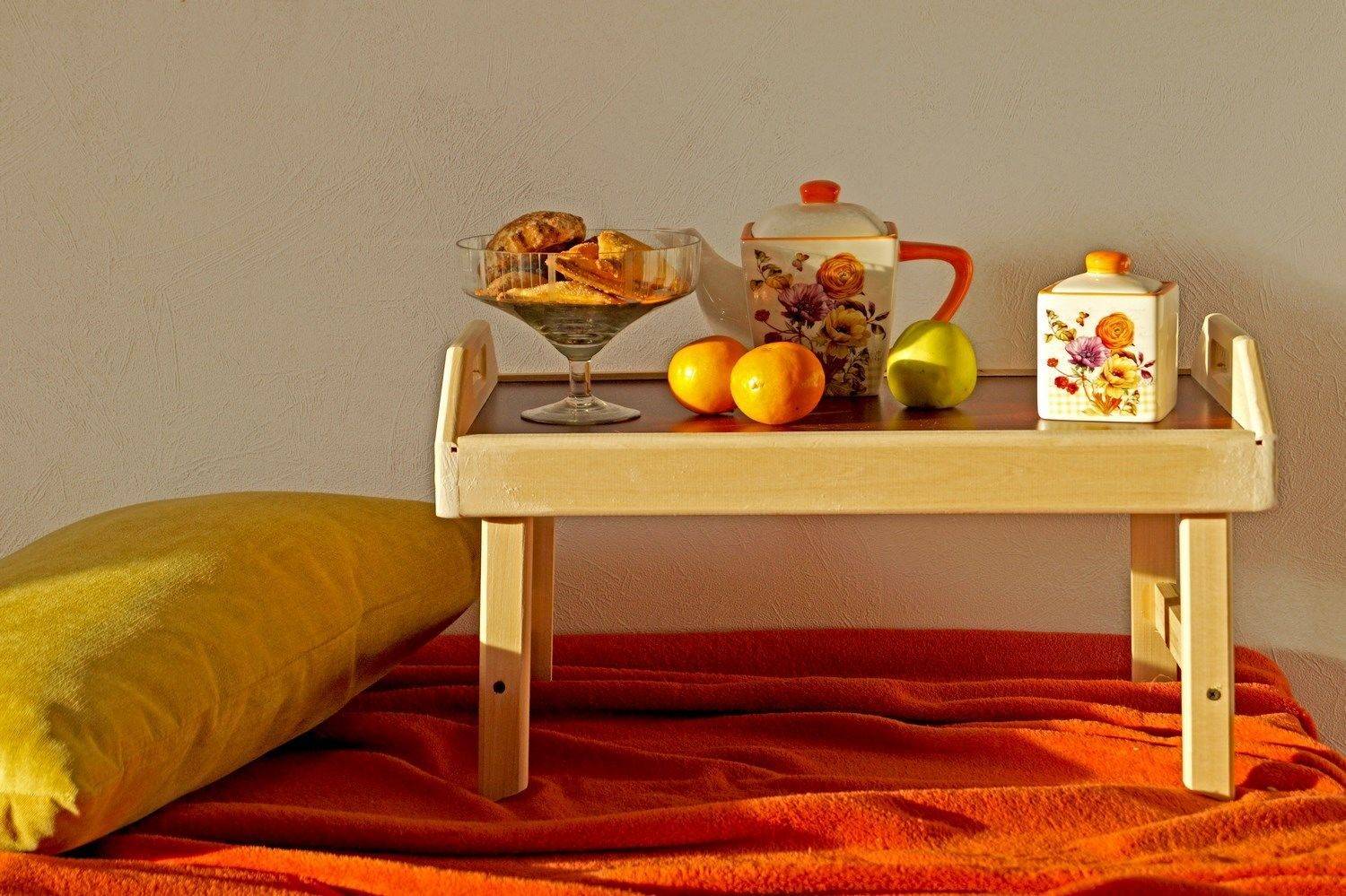 Столик для завтрака в постель своими руками: выбор материалов, пошаговая инструкция по изготовлению | строй легко