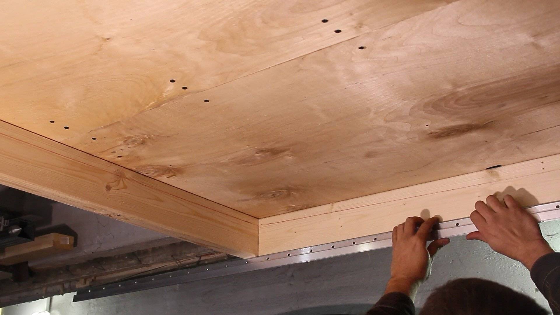 Монтаж древесноволокнистых плит (двп) на потолок