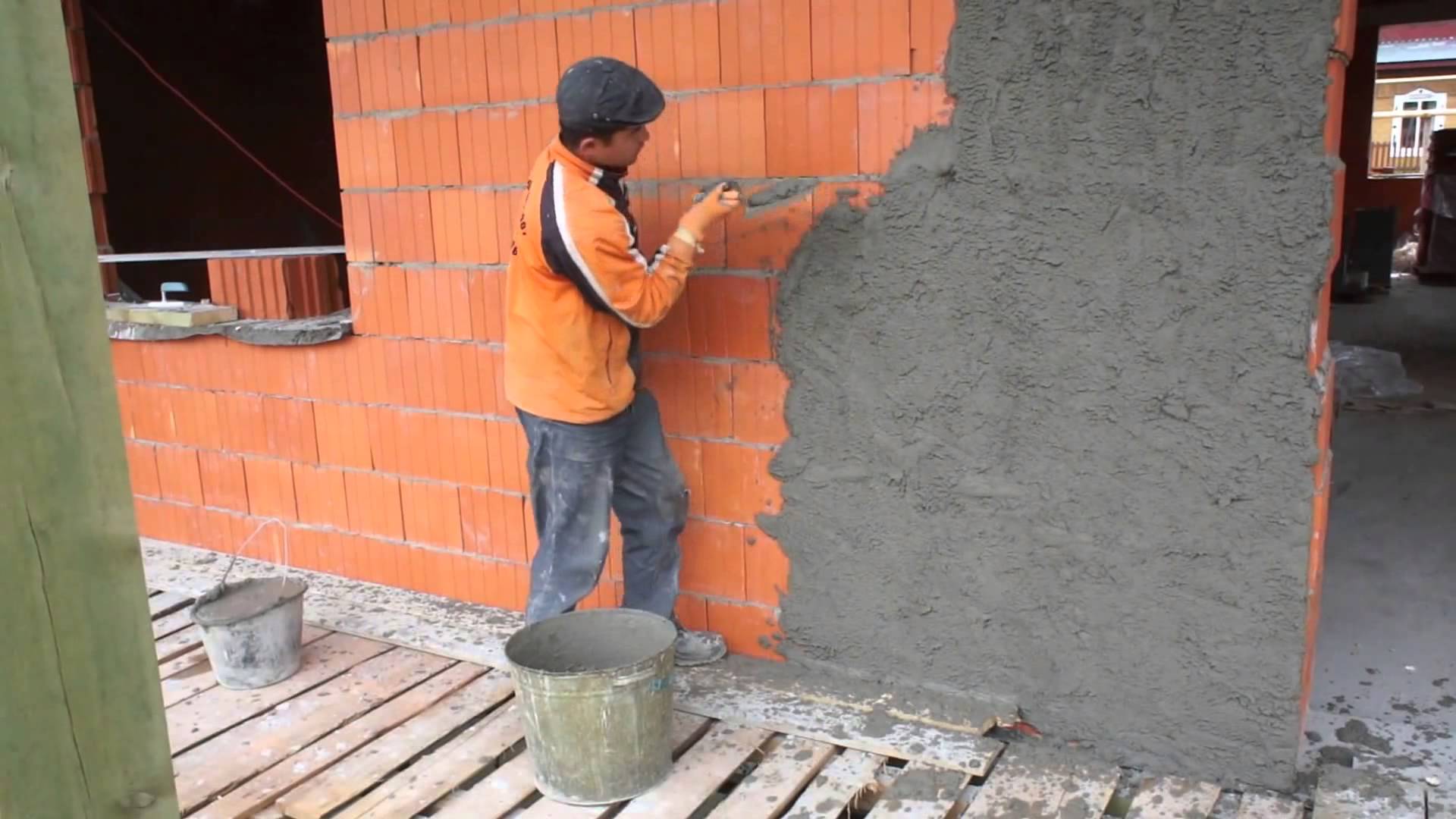 Наружная штукатурка стен из кирпича фасада дома
