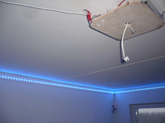 Установка светильников в натяжной потолок, монтаж
