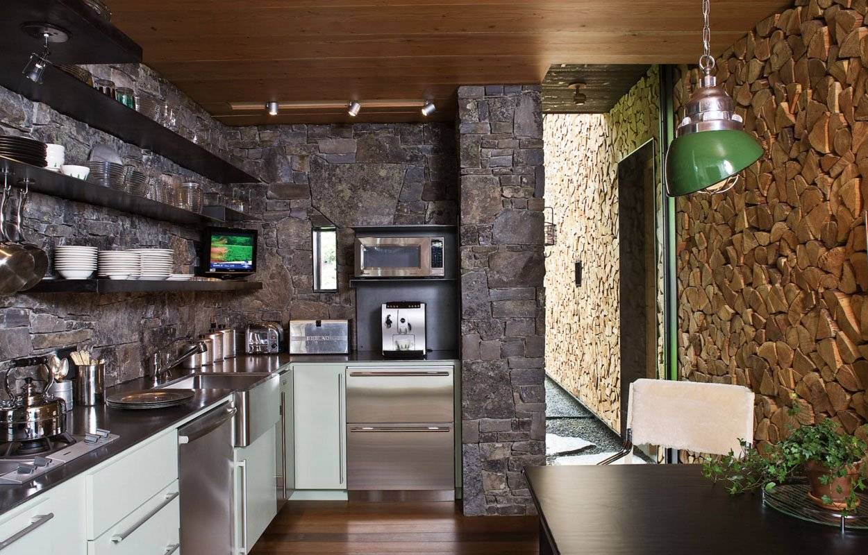 Интерьер кухни с камнем на стене: 70 фото и современных идей