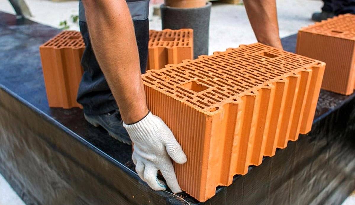 Что такое керамические блоки: поризованные, крупноформатные, пустотелые, шлифованые, их особенности и популярные производители