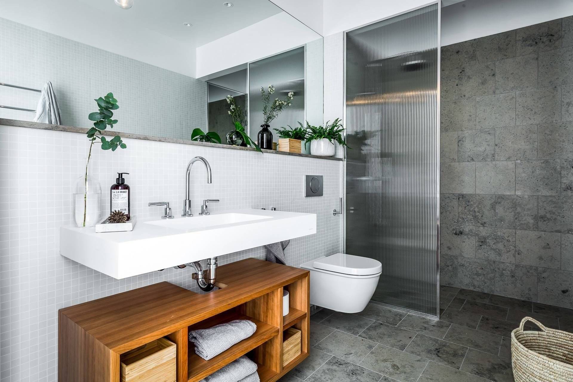 Ванная комната и туалет в скандинавском стиле: особенности дизайна, выбор плитки, ремонт санузла, маленькая ванна, фото