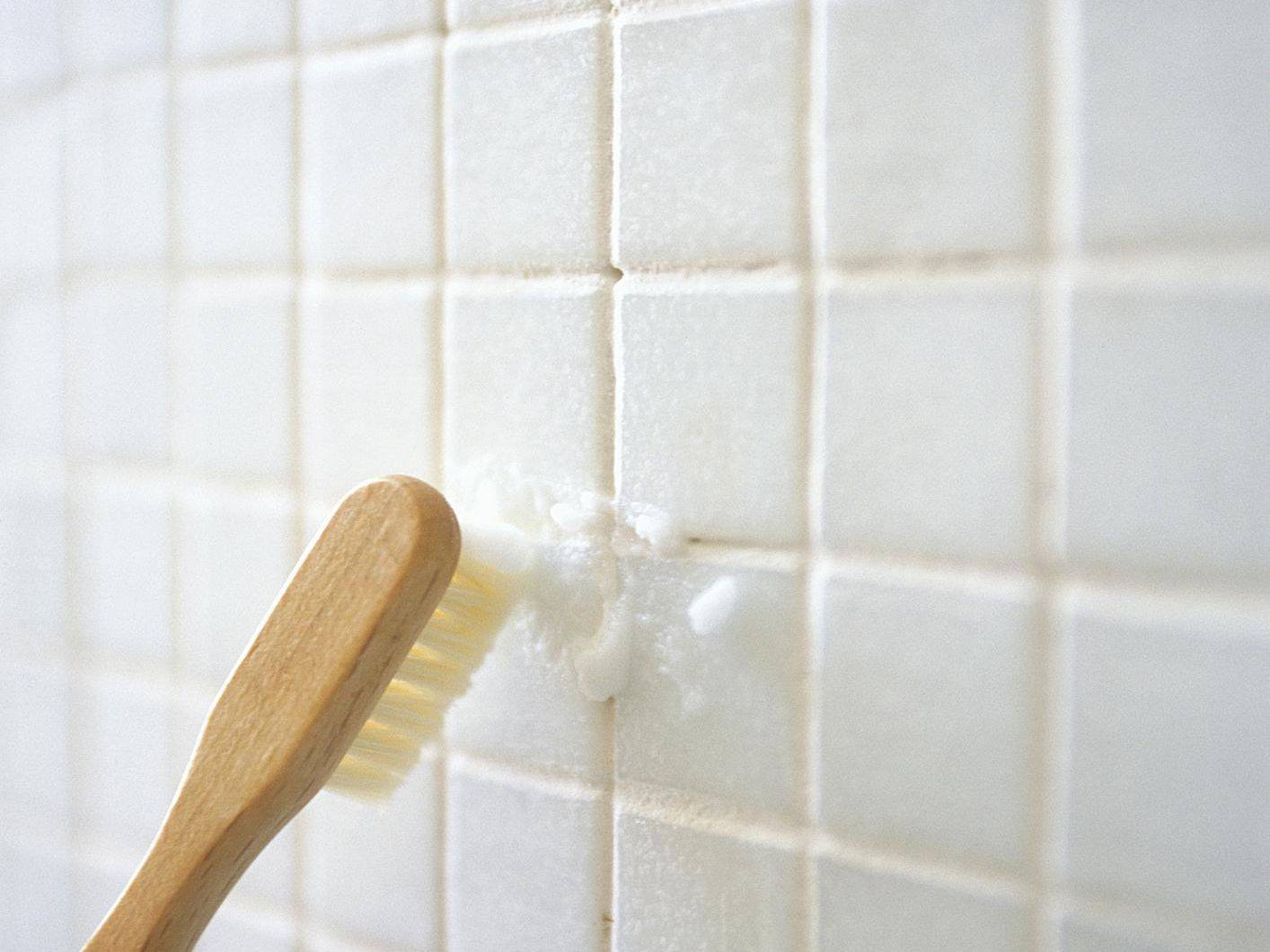Как очистить плитку в ванной: моющие средства и народные методы для ухода за кафелем