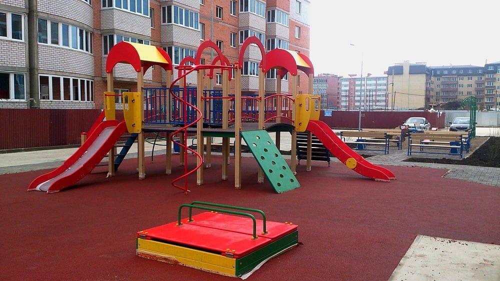Ограждение детских площадок: нормы, виды, преимущества