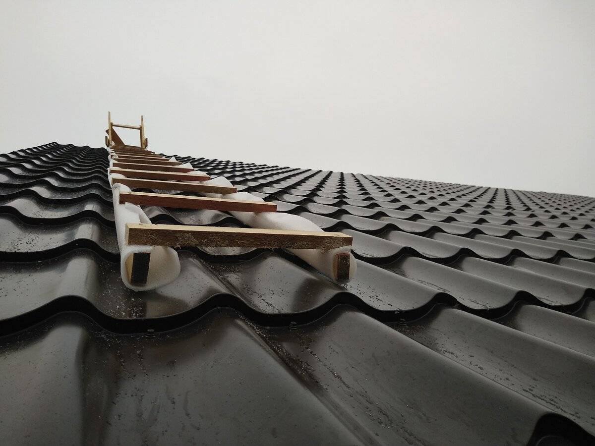 Монтаж металлочерепицы на крышу самостоятельно