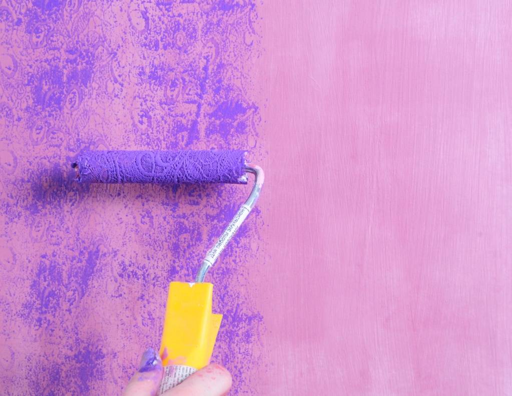 Как красить водоэмульсионной краской стены
