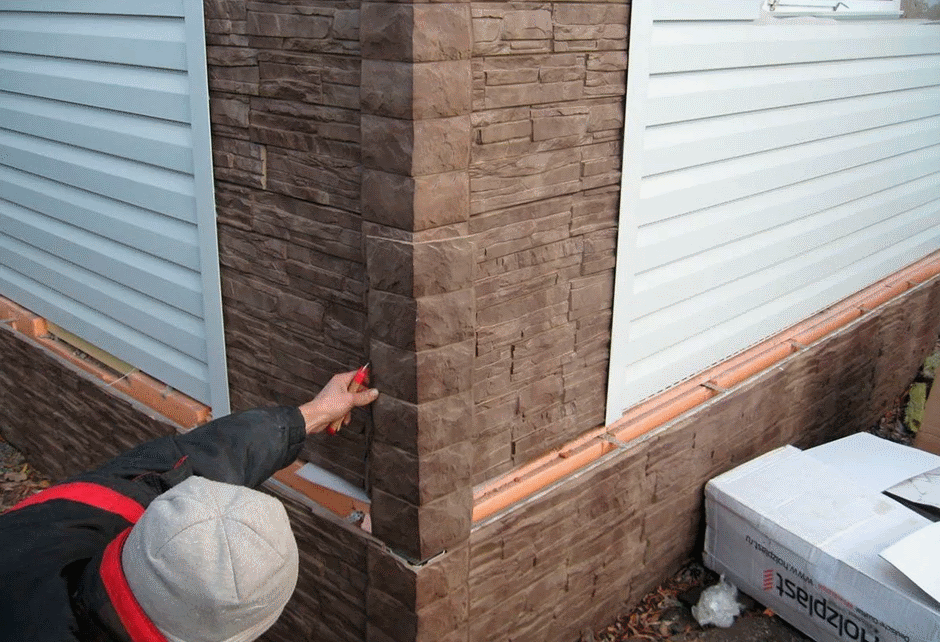 Отделка цоколя панелями под камень: пошаговая инструкция