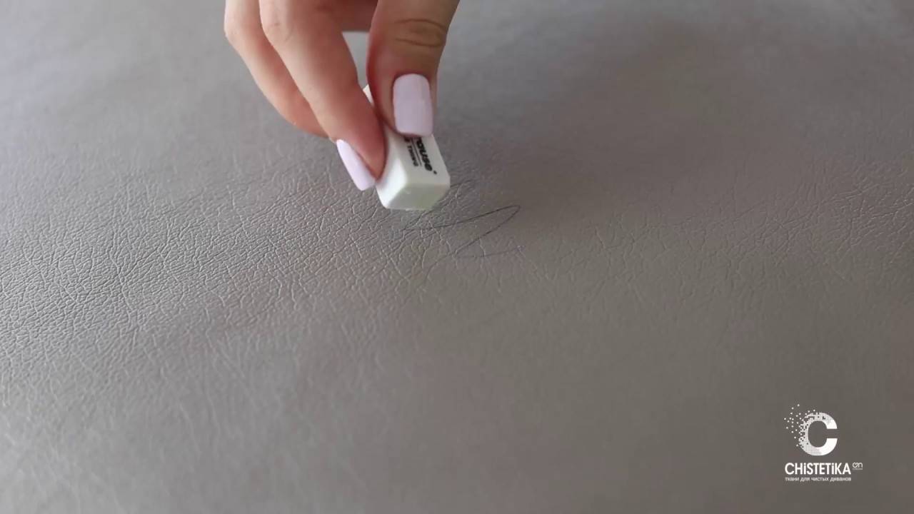Как стереть ручку с обоев: как очистить без следа, варианты для флизелиновых, виниловых и других полотен