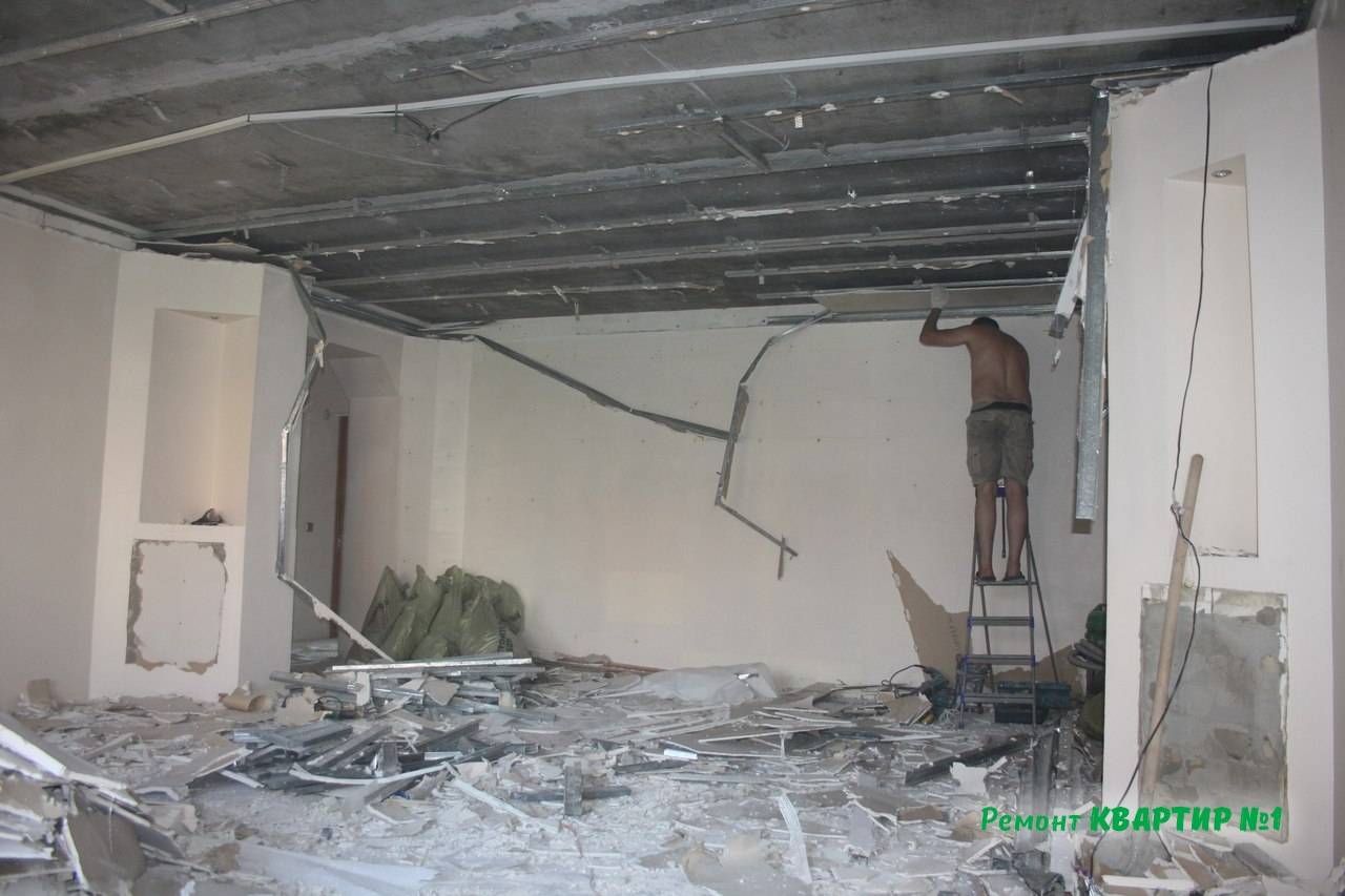 Демонтаж подвесного потолка армстронг и потолка из гипсоекартона