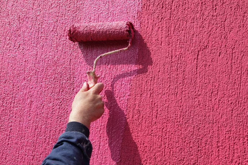 Как покрасить фасад дома своими руками - кирпичный, каркасный, оштукатуренный и др, выбор краски для наружных работ, подсчёт расхода, подготовка к работе, инструкция + фото и видео