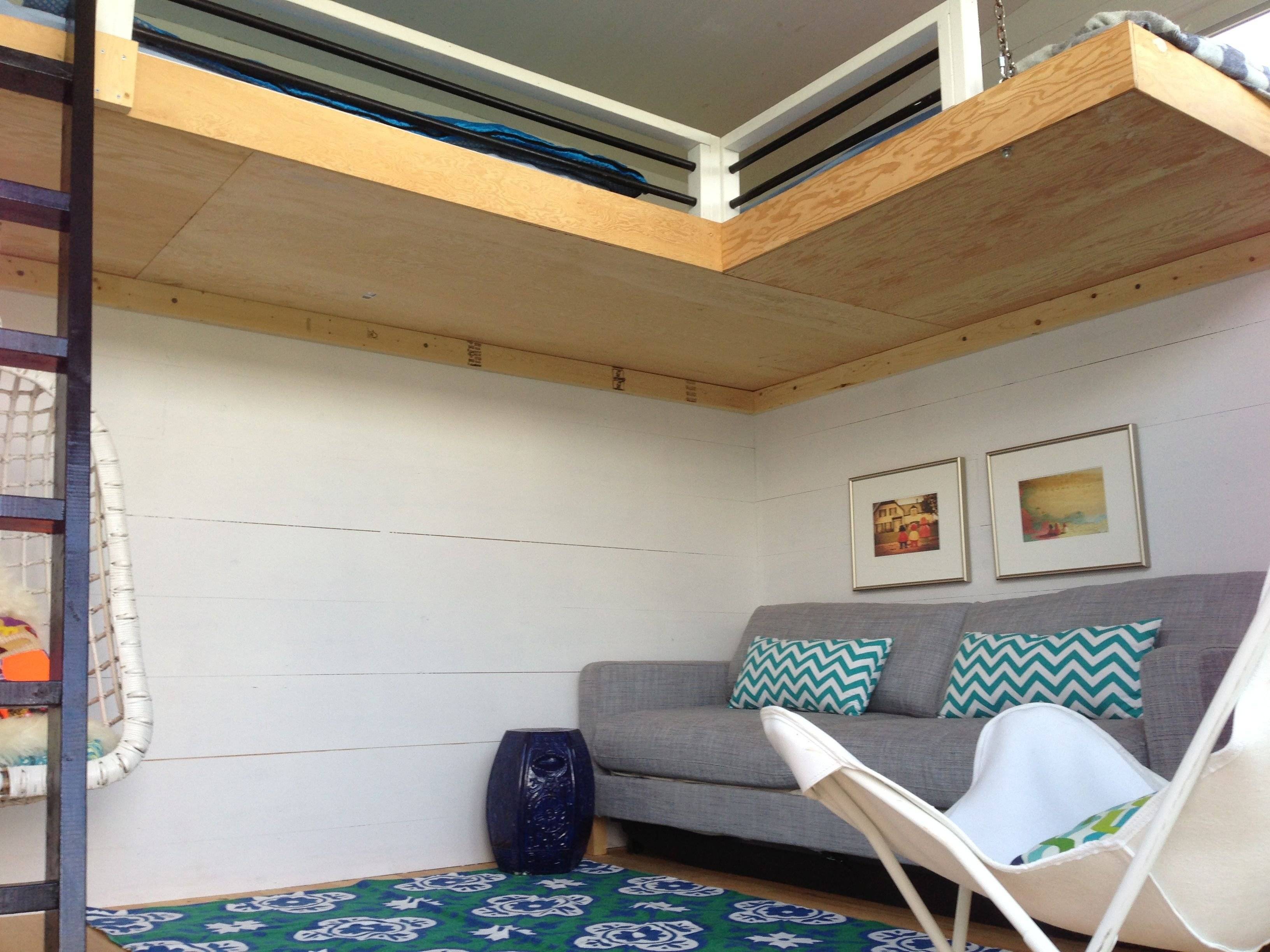 Кровать под потолком: 40+ фото в интерьере, современные идеи дизайна
