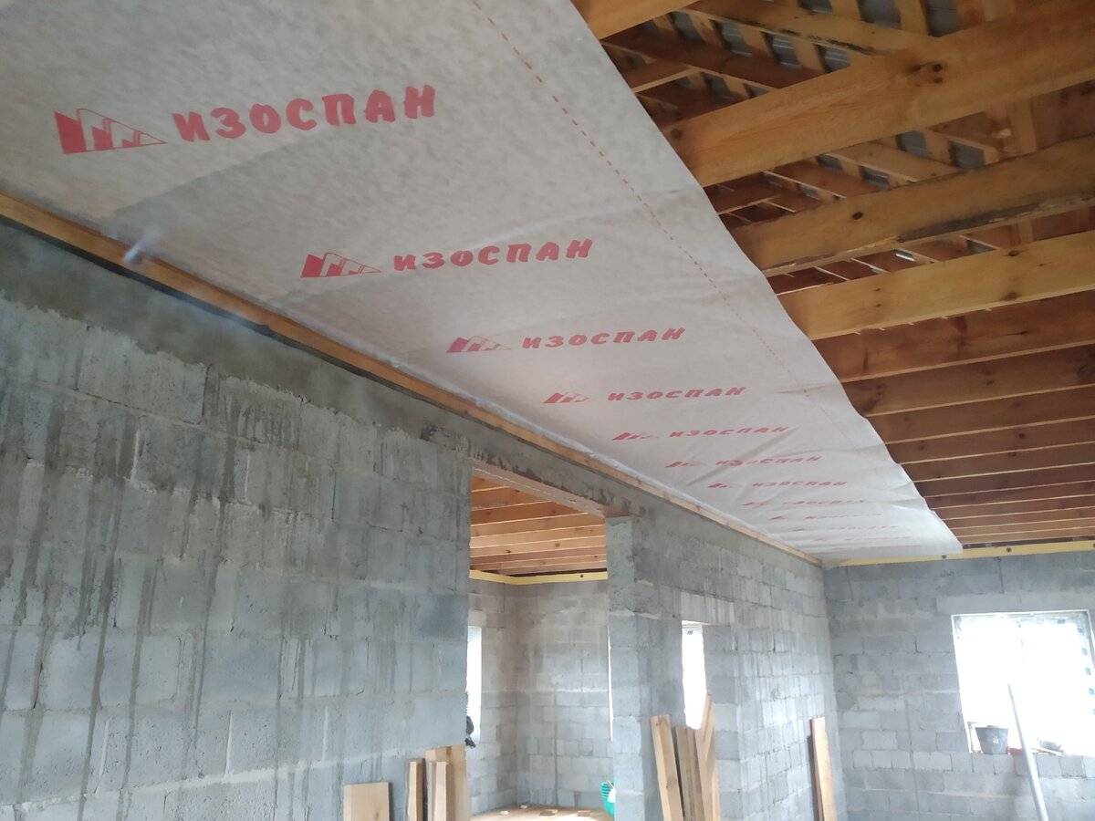 Пароизоляция для потолка в деревянном перекрытии – как сделать ее качественно и быстро