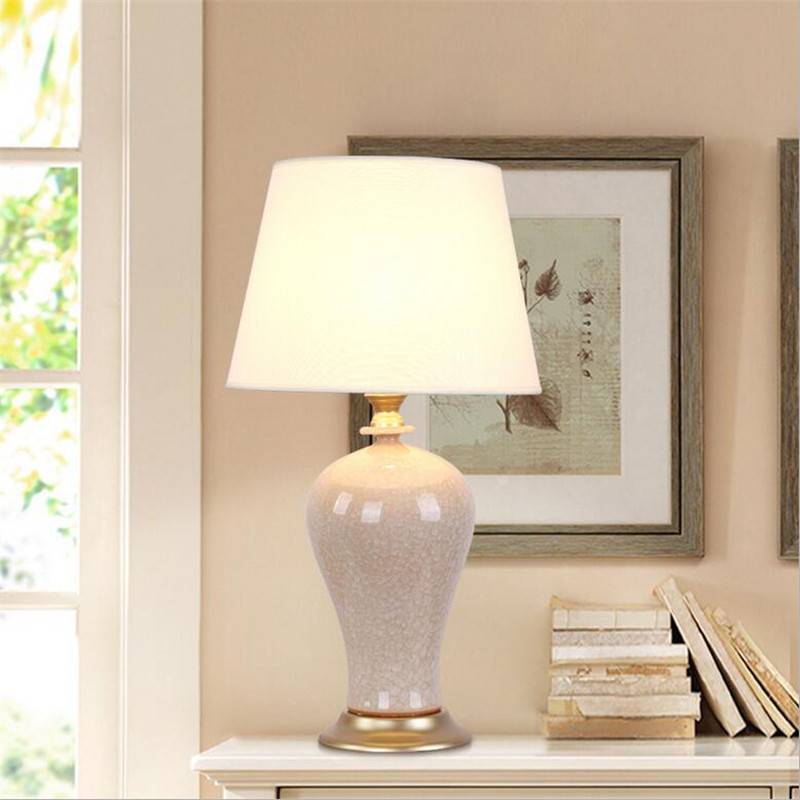Настольная лампа в интерьере: как выбрать и расположить на столе (20 фото) - decorwind