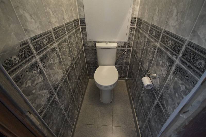 Отделка туалета пластиковыми панелями | онлайн-журнал о ремонте и дизайне