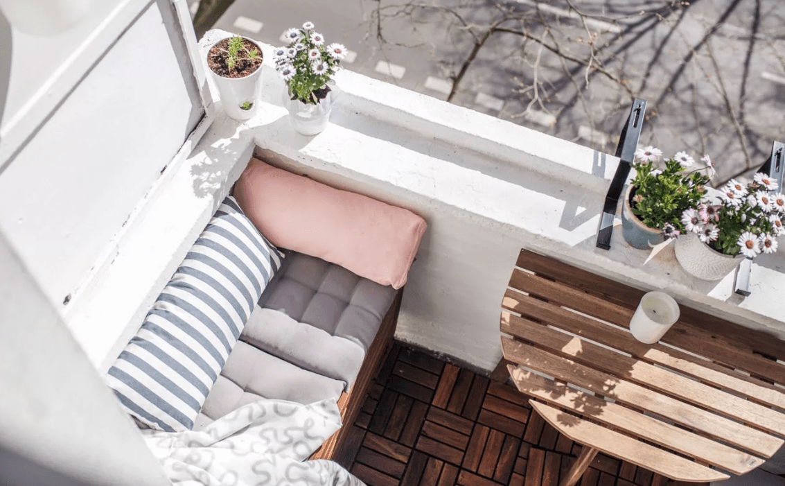 Как сделать удобный диван на балкон своими руками? фото, чертеж, советы