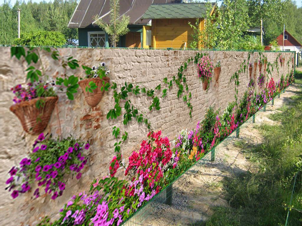 Украшаем забор из сетки-рабицы, оригинальные идеи декора на любой вкус, используем материалы, растения и фантазию - 20 фото