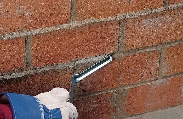 Как заделать дыру в стене из кирпича: способы