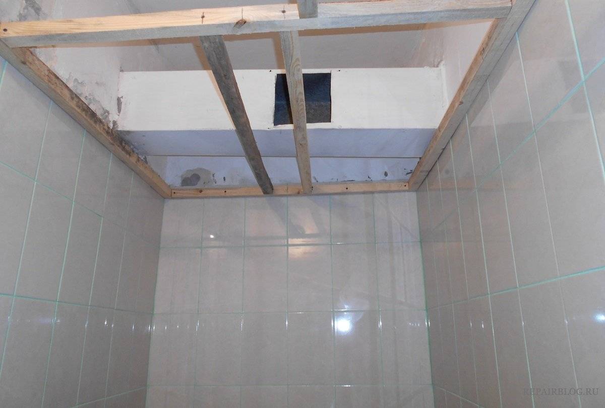 Как сделать потолок в ванной из панелей