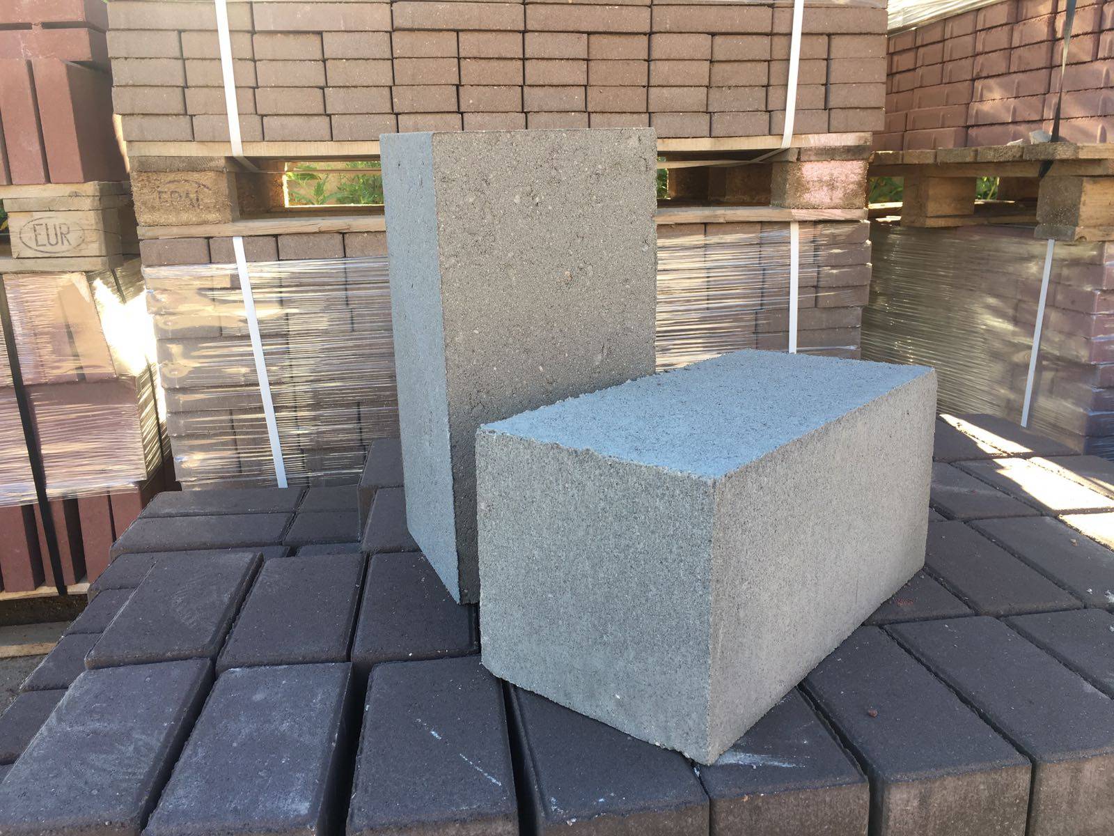 Сколько составляет цена на бетонные блоки?