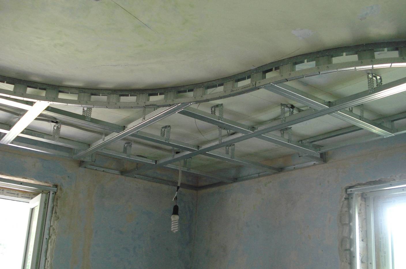 Делаем двухуровневый потолок из гипсокартона сами