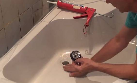 Как убрать царапины на ванне своими руками