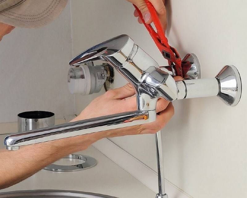 Замена смесителя в ванной или на кухне своими руками