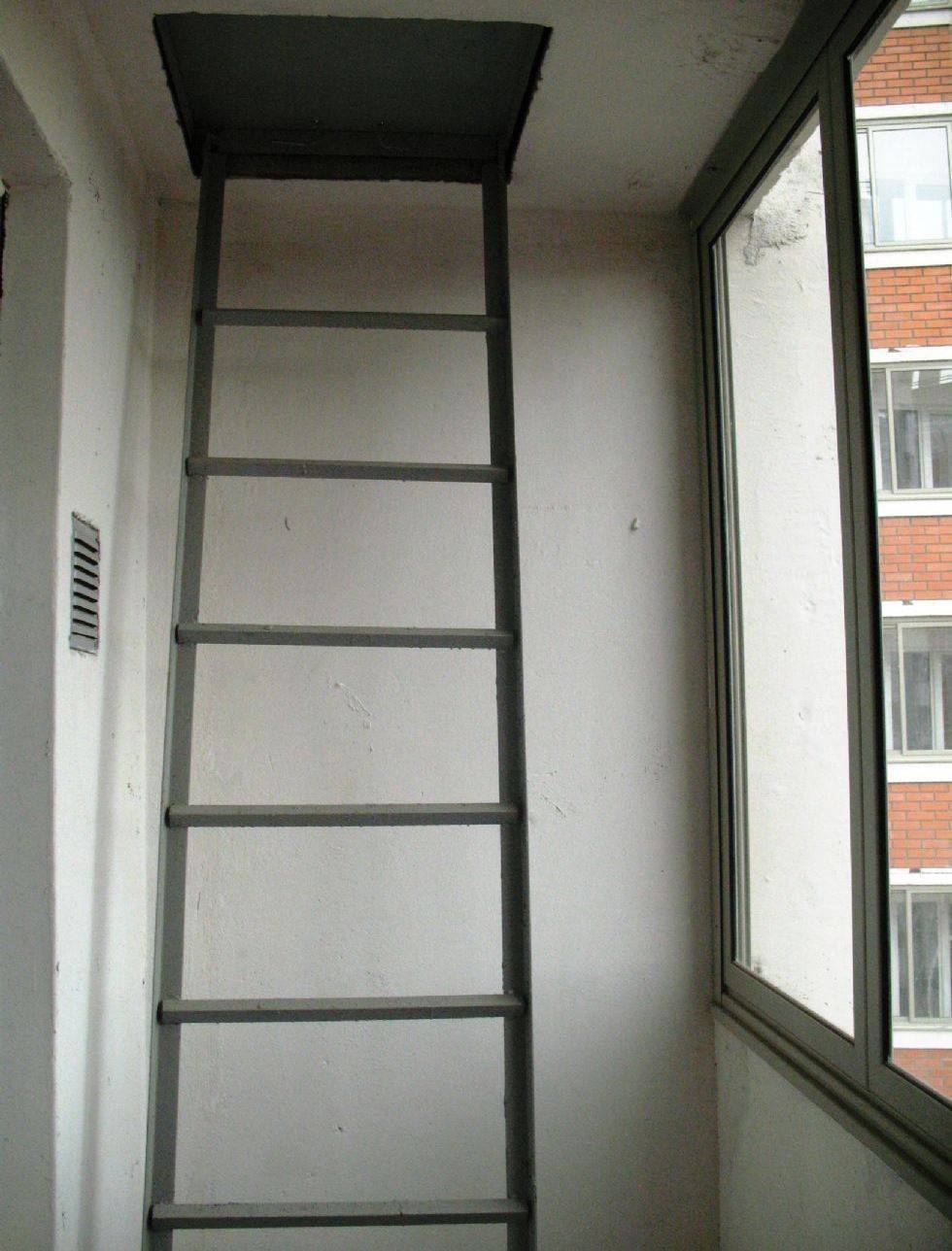 Лестница на балконе декор
