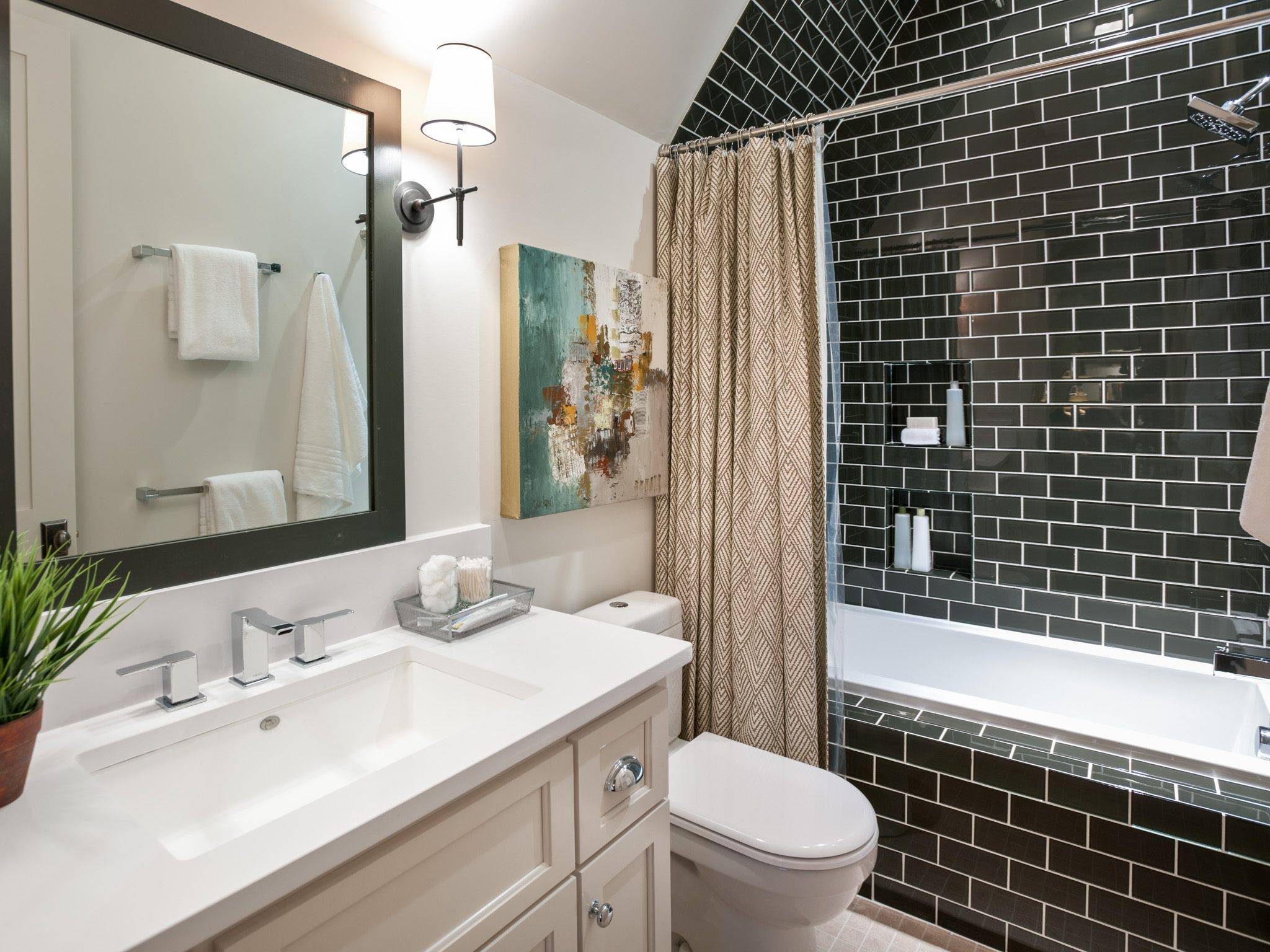 Дизайн-фото маленькой ванной комнаты и малогабаритные интерьеры
