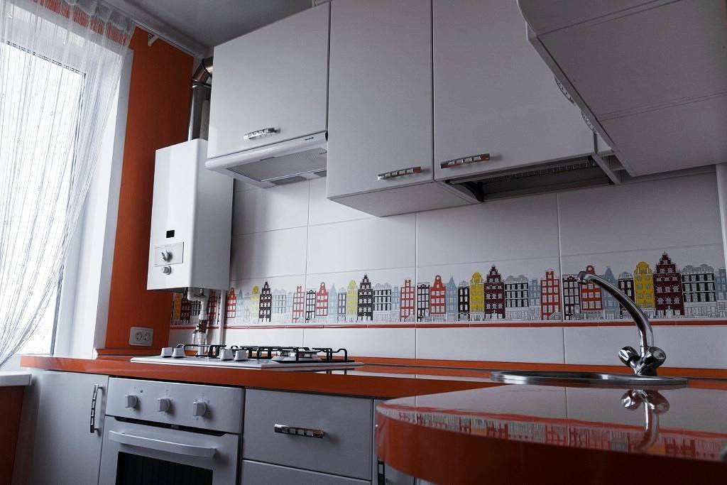Кухня с газовой колонкой – 7 дизайн-идей, 8 советов по ремонту и 40 фото